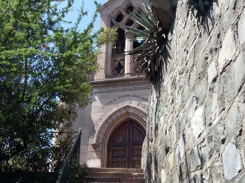 Ermita de Vicuña Mackenna en el Cerro Huelén. Foto de Andrea Hoare Madrid, guía de Santiago Santiagoando