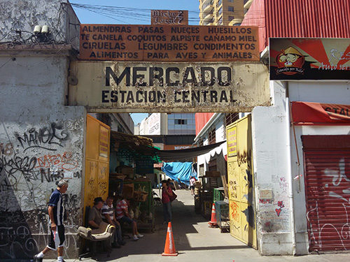 Mercado Estación Central en el Barrio Meiggs. Foto de Andrea Hoare Madrid
