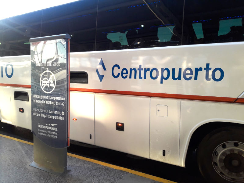 Bus Centropuerto - Traslado más económico desde el Aeropuerto de Santiago de Chile: Nuevo Pudahuel - Foto de AHM