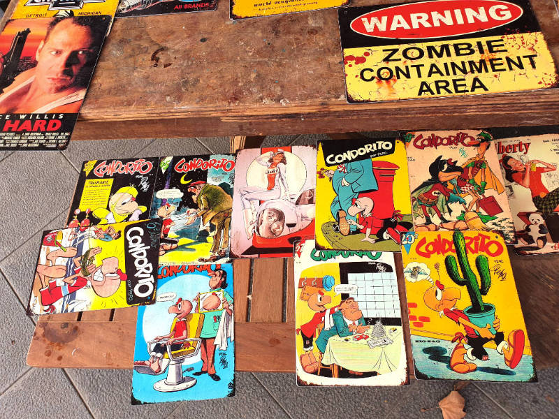 Letreros vintage y de portadas de Revistas de Condorito en un local del Barrio Italia - Foto de Andrea Hoare Madrid