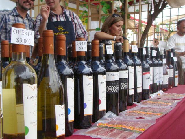 Venta de vinos a precios de bodega en la Fiestas de la Vendimia - Foto de AHM