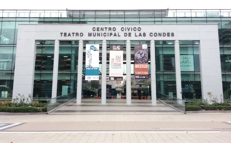 Frontis del Centro Cívico Teatro Municipal de Las Condes - Foto de AHM