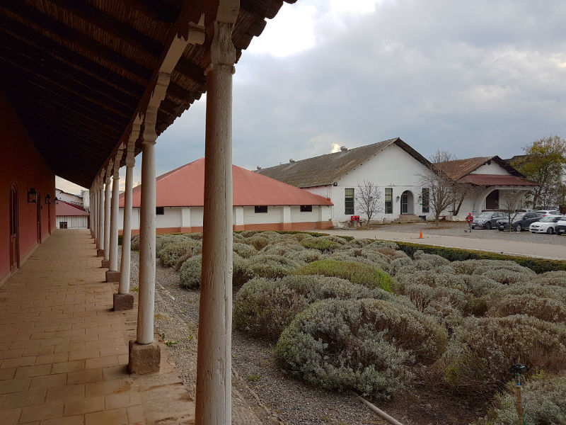 Viña Santa Rita, casa patronal y bodegas. Foto de AHM - Guía de viñas de Santiago