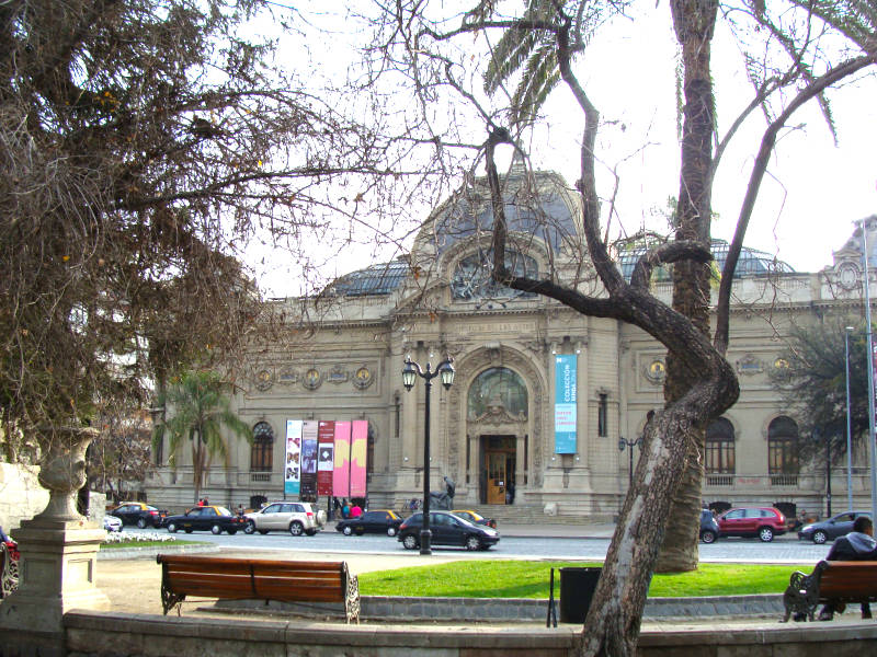 Edificio del Museo Nacional de Bellas Artes visto desde el Parque Forestal - Foto de Andrea Hoare Madrid