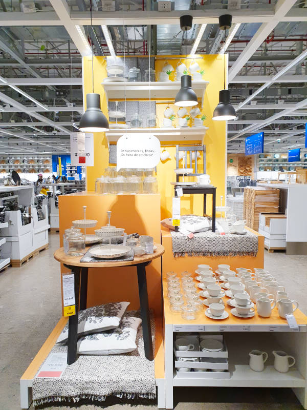 Exposición de productos para el hogar al interior del Market Place de IKEA Chile - Foto de Andrea Hoare Madrid