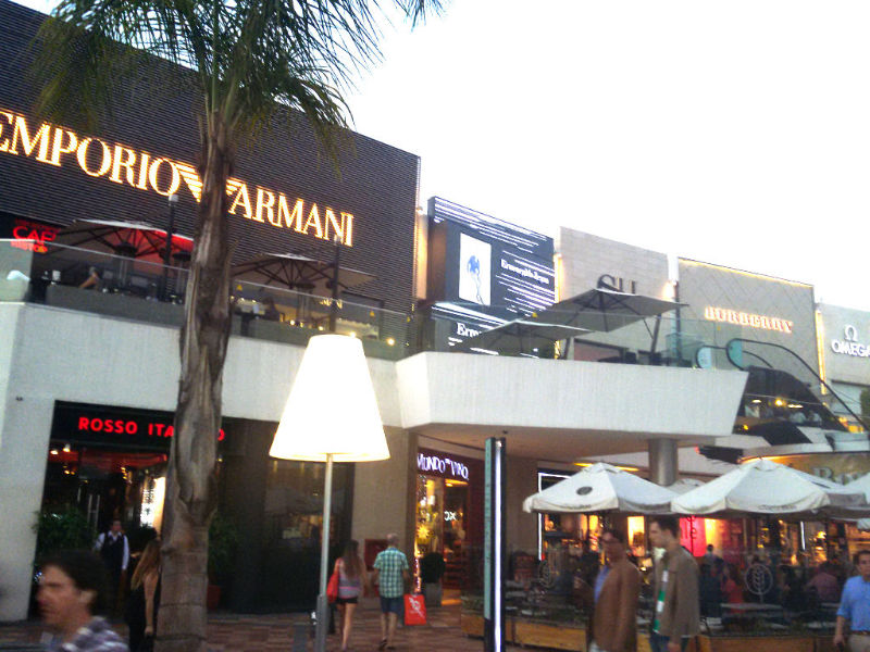 Distrito de lujo del mall Parque Arauco en Las Condes. Guía para comprar en Santiago. Foto de AHM